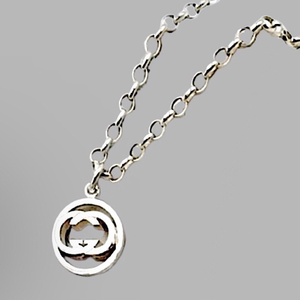 GUCCI Interlinked GG Sterling Silver Pedant on Open Link Chain 21 inches long - Picture 2 of 10